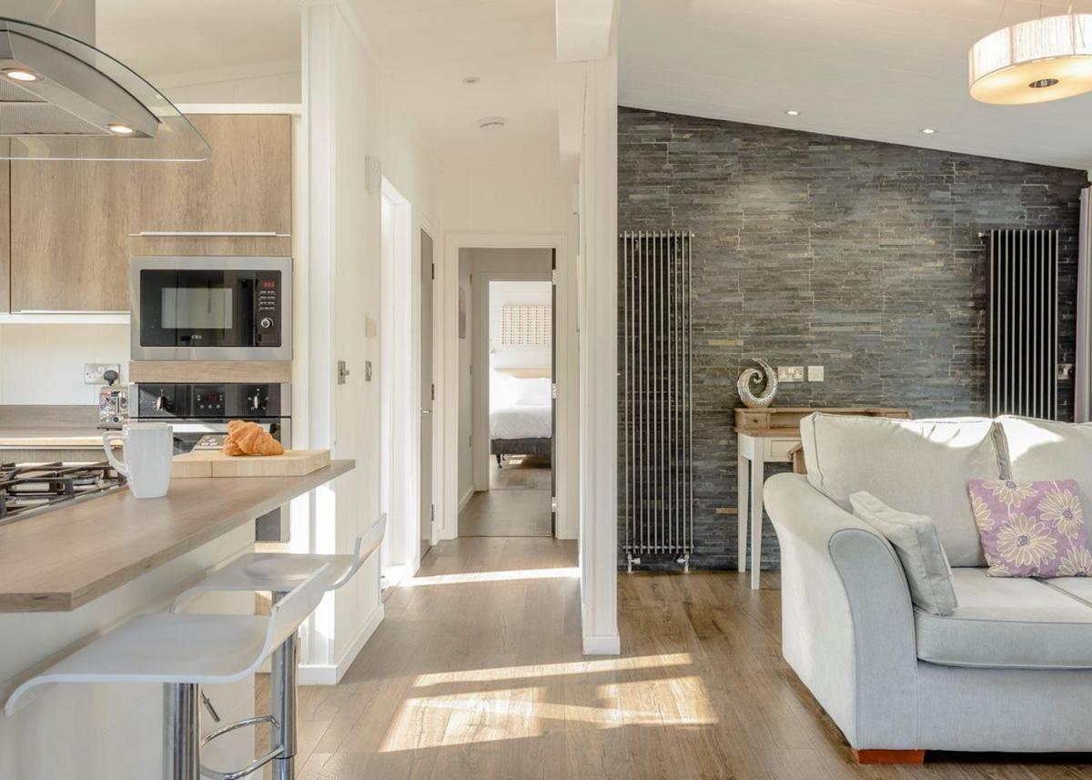 Woodside Bay Lodge Retreat Wootton Bridge  ภายนอก รูปภาพ