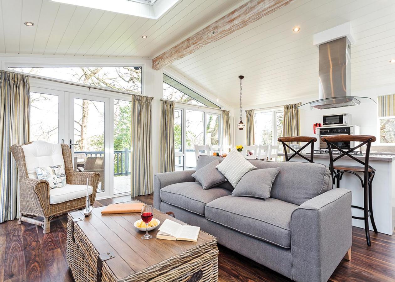 Woodside Bay Lodge Retreat Wootton Bridge  ภายนอก รูปภาพ